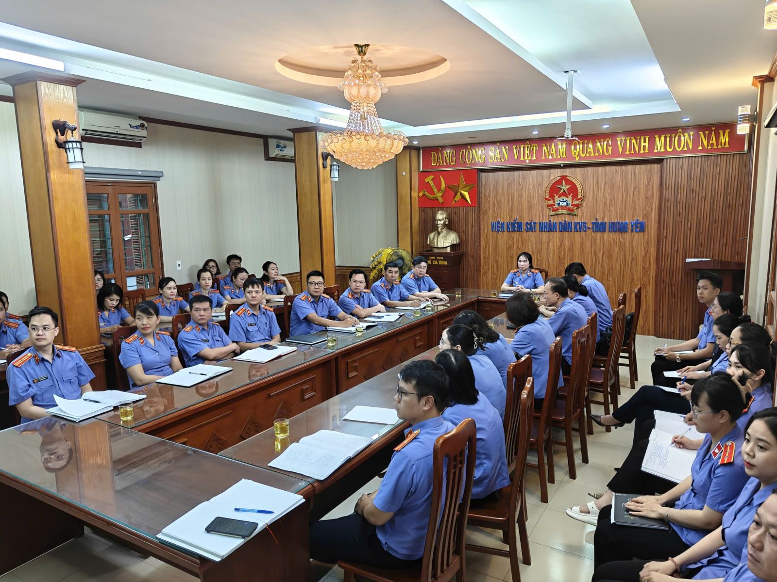 Viện kiểm sát nhân dân khu vực 5 phát động phong trào thi đua ngắn hạn “Viện kiểm sát nhân dân khu vực 5 - Hưng Yên thi đua thực hiện ngay, sớm các chỉ tiêu, nhiệm vụ đầu năm công tác 2026”.