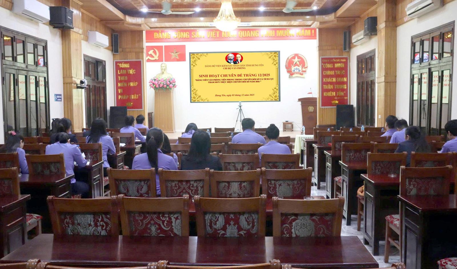 Chi bộ Văn phòng Viện kiểm sát nhân dân tỉnh Hưng Yên  Tổ chức sinh hoạt chuyên đề “Đảng viên Văn phòng tiên phong trong chuyển đổi số và tích cực tham mưu thực hiện  chuyển đổi số ở Viện kiểm sát hai cấp tỉnh Hưng Yên”