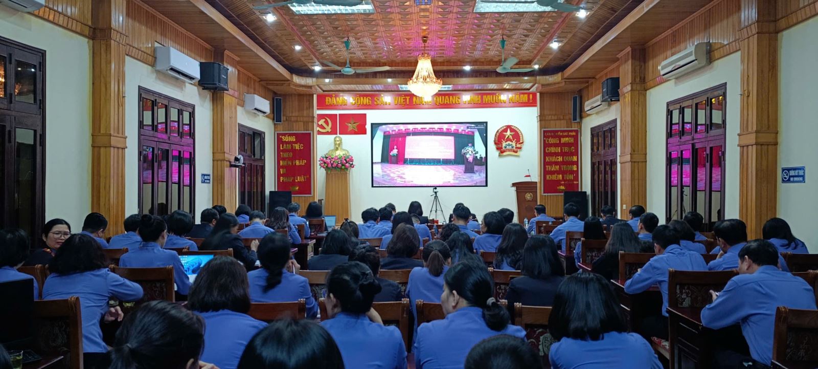 Đảng bộ Viện kiểm sát nhân dân tỉnh Hưng Yên tham gia học tập, nâng cao kiến thức, kỹ năng số; phát huy vai trò tiên phong, gương mẫu của đảng viên trong chuyển đổi số.