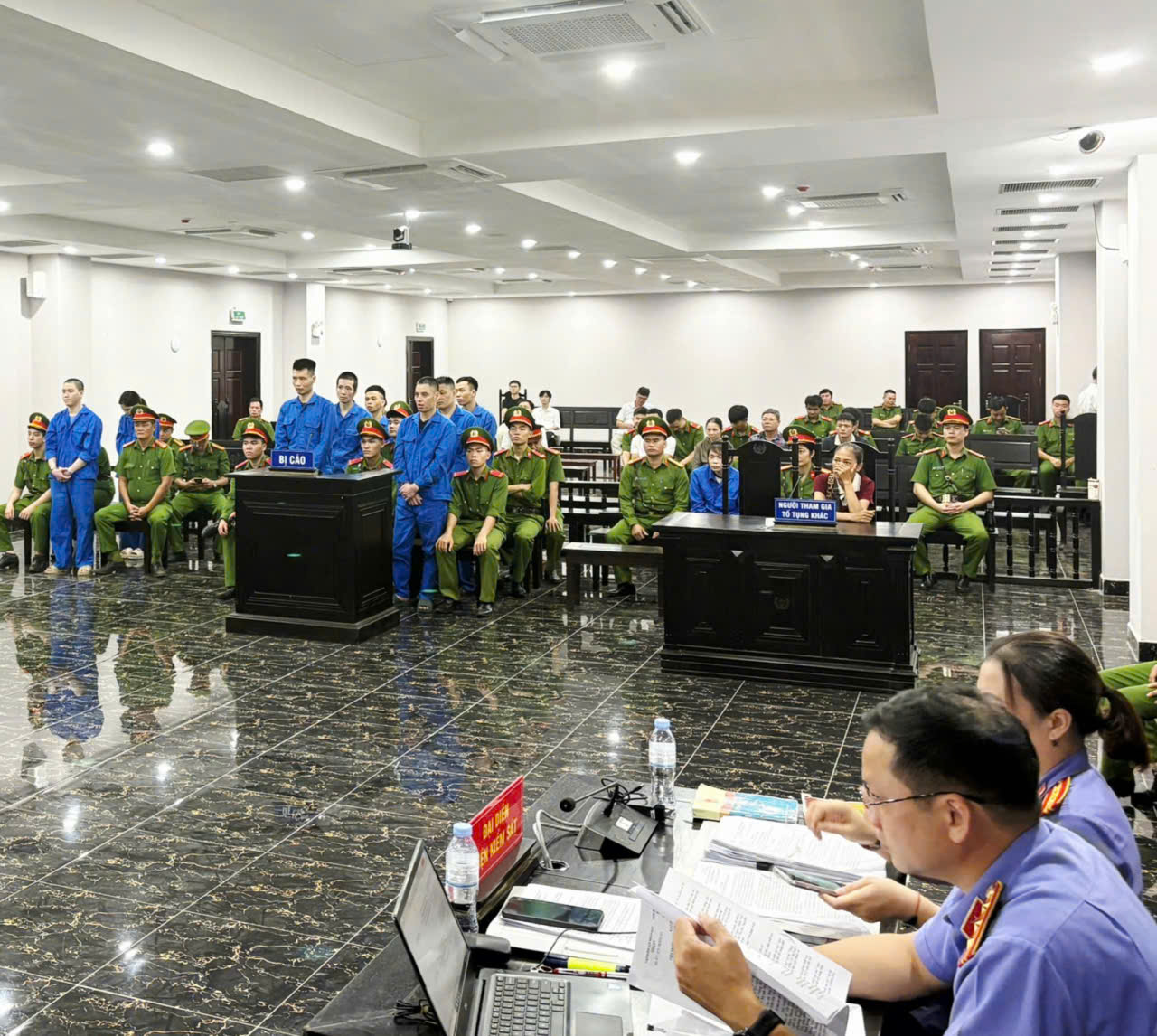 Kiểm sát viên của Vụ 4 - VKSND tối cao cùng tham gia xét xử 09 bị cáo phạm tội Mua bán trái phép chất ma túy