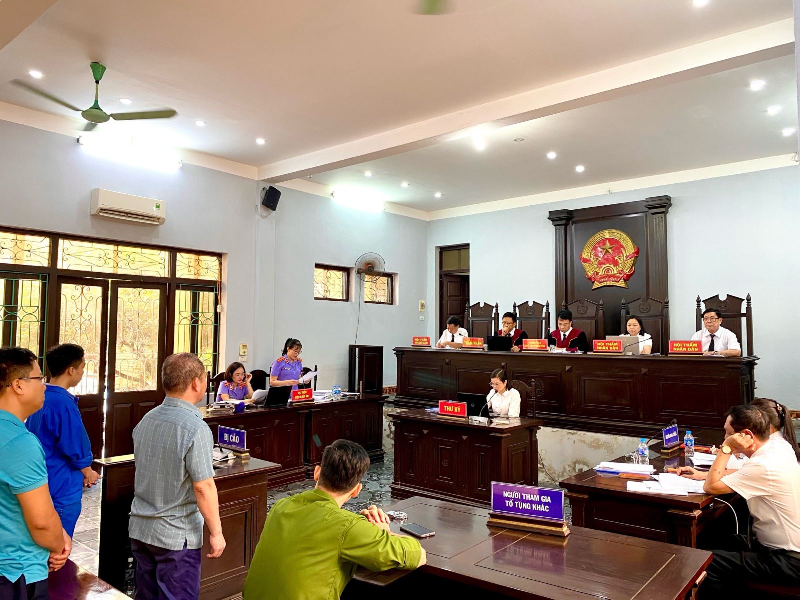 TUYÊN ÁN GIÁM ĐỐC, PHÓ GIÁM ĐỐC CÙNG CÁC  NHÂN VIÊN ĐĂNG KIỂM THUỘC TRUNG TÂM ĐĂNG KIỂM XE CƠ GIỚI TRÊN ĐỊA BÀN TỈNH HƯNG YÊN
