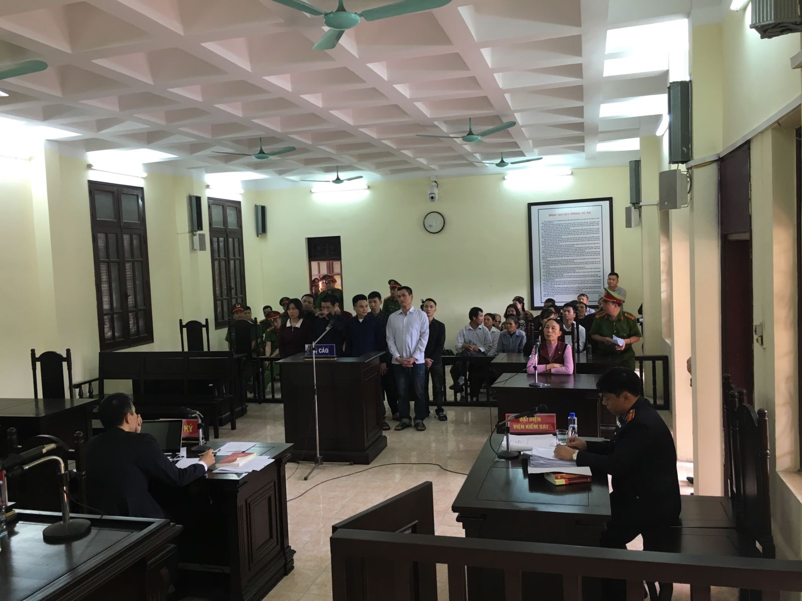 Ngày 02/4/2019 Toà án nhân dân huyện Văn Lâm xét xử 8 bị cáo trong vụ án “Gây rối trật tự công cộng” xảy ra tại Quốc lộ 5A 	