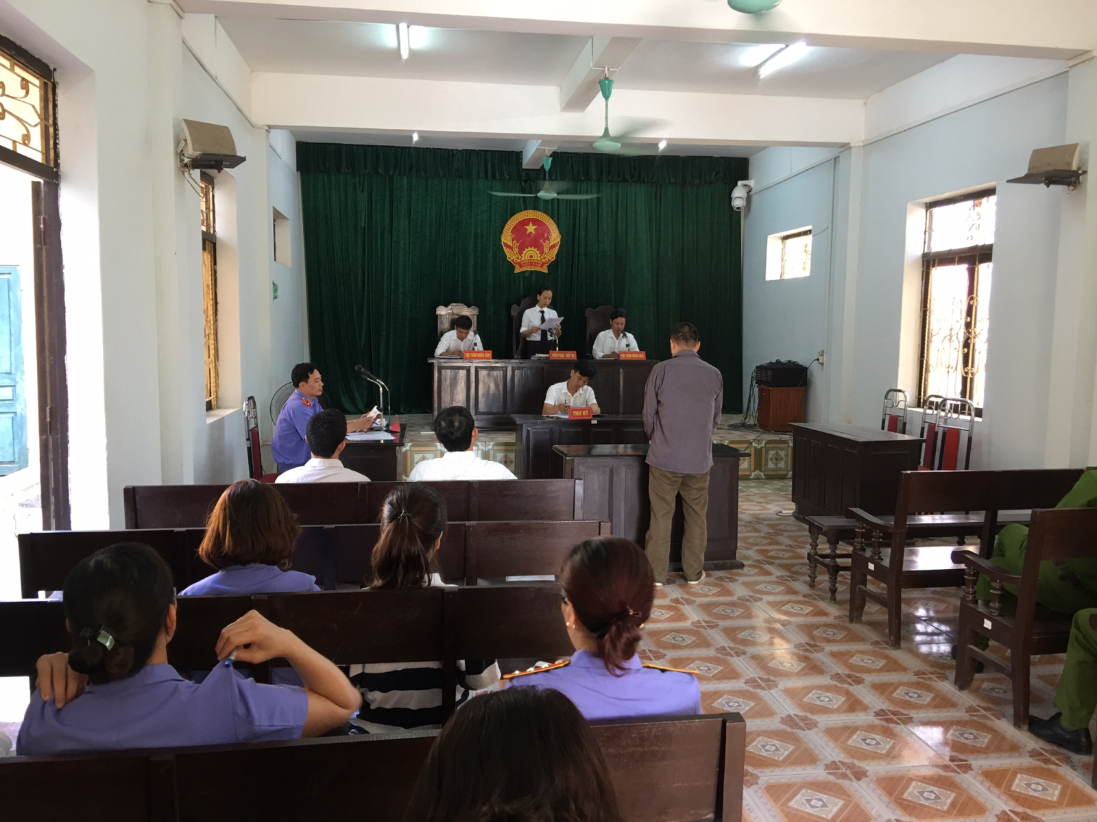 Viện KSND huyện Kim Động tổ chức phiên tòa rút kinh nghiệm nhằm năng cao kỹ năng thực hành quyền công tố, kiểm sát xét xử cho các Kiểm sát viên