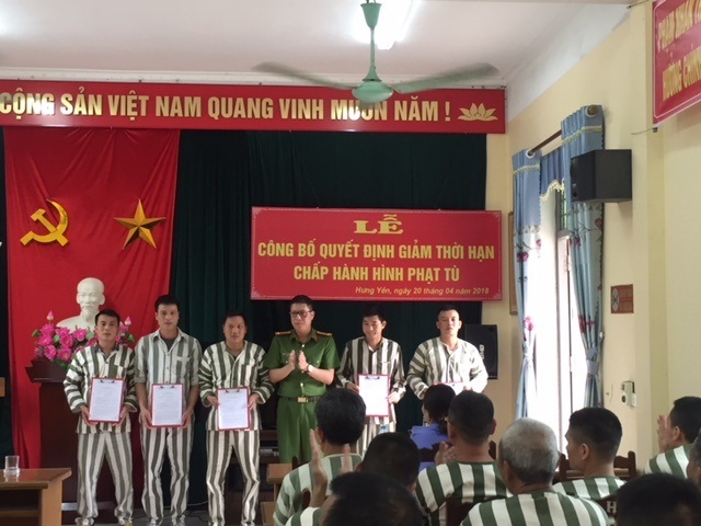   Hưng Yên công bố quyết định giảm thời hạn chấp hành hình phạt tù cho 11 phạm nhân vào dịp 30 - 4 